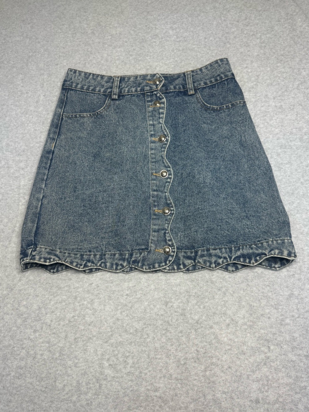 High-Rise Scallop Hem Denim Button-Front Skirt - Blue  Hudson Gray Size Large